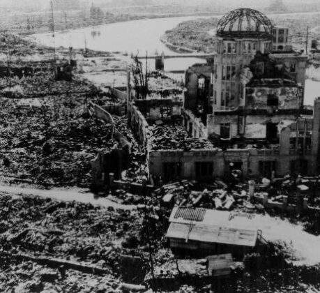 O Magistério dos Papas e a arma atômica