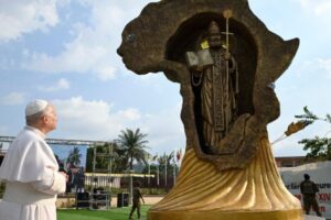 Em um minuto, as imagens do quinto dia do Papa na África