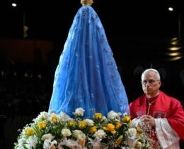 Leão XIV na oração do Terço: “É o amor que deve triunfar, não a guerra!”