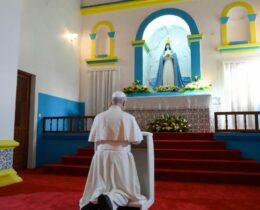 Em um minuto, as imagens do sétimo dia do Papa Leão na África