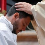 Padres e bispos não são anjos, são pessoas: mais humanidade e menos idealização