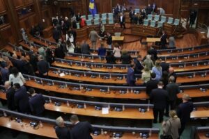 Parlamento dissolvido e convocadas novas eleições