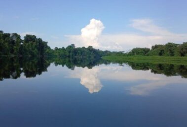 Amazônia: “onde o rio faz a curva e a fé encontra o chão”