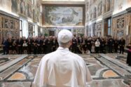 O Papa: missão evangélica e iniciativas tangíveis para promover a paz