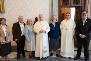 Religiosos da América Latina com o Papa no Vaticano: é preciso ser Igreja em saída