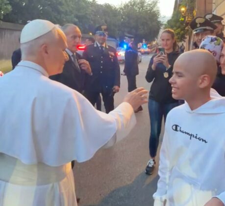 O abraço entre o Papa e Ignacio em Castel Gandolfo: “eu disse a ele que estou curado”