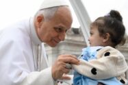 Papa: peçamos à Virgem que faça crescer em nós o amor pela Santa Madre Igreja