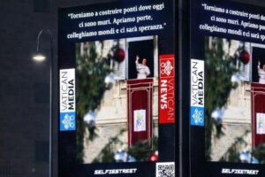 Selfiestreet e Santa Sé: parceria com uma programação diária nos telões digitais
