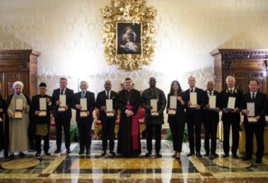 Entregue no Vaticano condecorações a 13 embaixadores junto à Santa Sé
