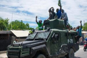 Haiti, capital Porto Príncipe sitiada por gangues: pelo menos 40 feridos