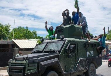 Haiti, capital Porto Príncipe sitiada por gangues: pelo menos 40 feridos