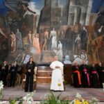Papa aos universitários: sejam artesãos de paz, o rearmamento enriquece as elites