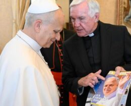 Papa: missão junto a pobres e migrantes nos EUA também cria comunidades cheias de fé