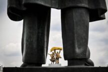 O retorno dos jovens russos ao comunismo, em meio à guerra e à crise econômica