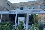 Universidade Lateranense, 37 bolsas de estudo para estudantes leigos