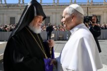 Papa ao Catholicos da Igreja Armênia: rezemos rumo à plena unidade que desejamos