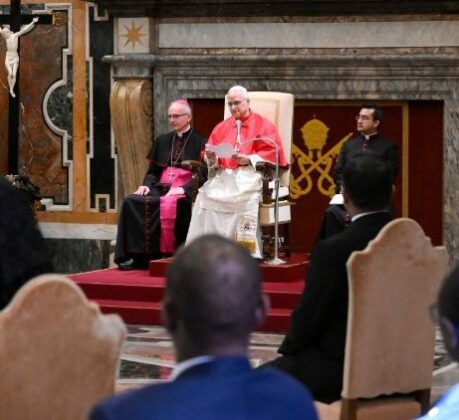 Papa: hoje se busca a paz com armas; é urgente fortalecer o diálogo e o multilateralismo