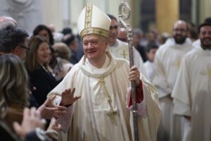 Bispo de Acerra: situação crítica existe, mas tirem o rótulo “Terra dos Fogos”