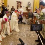 Peru, cardeais e bispos se ajoelham diante de camponeses vítimas do Sodalício: “Perdão”