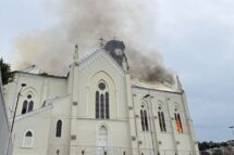 Igreja centenária na serra gaúcha é destruída por incêndio
