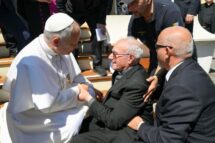 A surpresa do sacerdote que recebeu ajuda do Papa