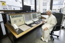 Seminário no Vaticano: o papel essencial das ondas curtas na era digital