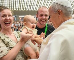Papa à Igreja no Brasil: olhar para as famílias com realismo e compaixão