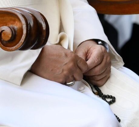 Rosário com o Papa: a paz é sempre possível pois é um dom de Deus