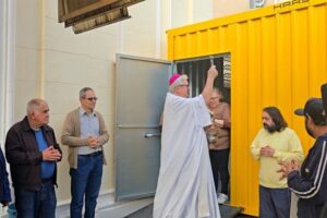 Paróquia em Porto Alegre inaugura banheiro solidário para moradores de rua