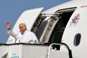Leão XIV desembarca em Las Palmas de Gran Canaria