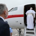 Após problema técnico, Leão XIV retorna a Roma em aeronave cedida pelo rei Felipe VI