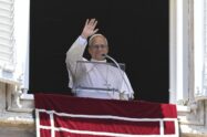 O Papa, Angelus: Deus vê as feridas das guerras e o vazio do consumismo