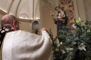 Festa de Santo Antônio em Bento Gonçalves atrai multidão