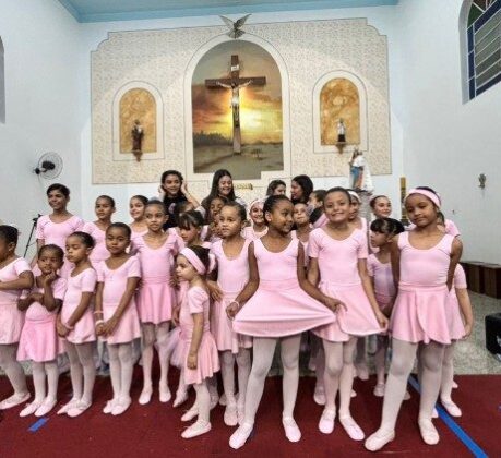 Projeto da diocese de Campos: aulas de balé para formar cidadania e amizade social