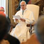 Papa: contra a idolatria do lucro, construir a civilização do amor