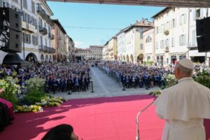 O Papa em Pavia: a razão humana não se fecha na lógica do lucro ou do domínio