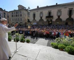 Leão XIV em Pavia: basta de palavras de ódio, de bullying, de guerra