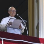O Papa: hostilidade e perseguição a muitos cristãos, responder ao ódio com amor