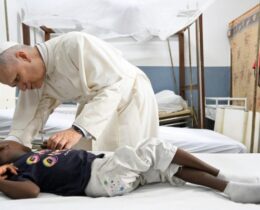 Papa: assistência à saúde deve revelar a compaixão de Deus àqueles que sofrem
