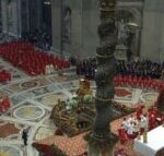 Dom José Roberto Fortes Palau e Dom Mário Antônio da Silva recebem o Pálio das mãos do Papa Leão XIV