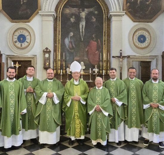 Dom José Roberto Fortes Palau, presidiu Santa Missa com a comunidade brasileira na Basílica de Sant’Andrea della Valle