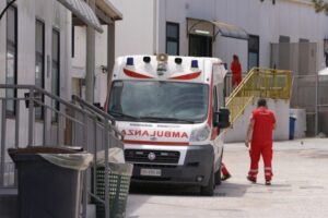 Itália: dentro do centro de acolhimento de Lampedusa, pelos olhos dos migrantes