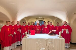 Dom José Roberto Fortes Palau preside a Santa Missa no Vaticano