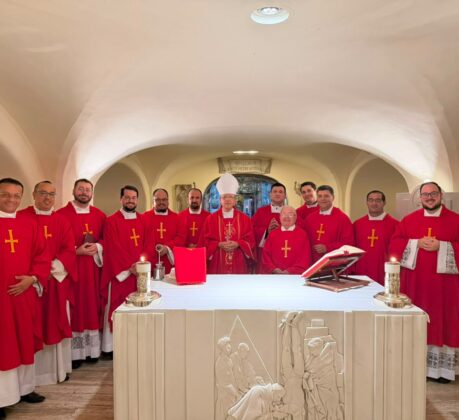 Dom José Roberto Fortes Palau preside a Santa Missa no Vaticano