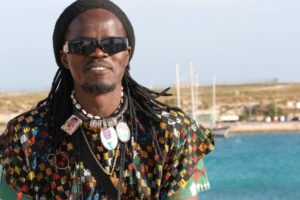 Em Lampedusa, a história de Seck: de contrabandista de migrantes a mediador cultural