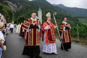 Consagrações episcopais dos lefebvrianos: decretada a excomunhão