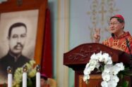 Tagle: a pobreza honesta vence a riqueza corrupta; não se deve confiar na guerra