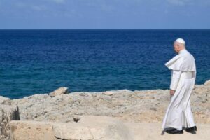 Leão XIV em Lampedusa, gesto que ecoa além do Mediterrâneo