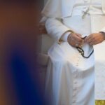 Papa: implorar piedade e não se acusar mutuamente nos conflitos