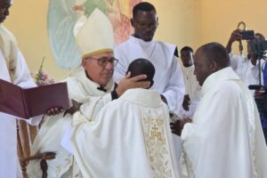 D. Alberto Vera – A Igreja precisa de sacerdotes santos